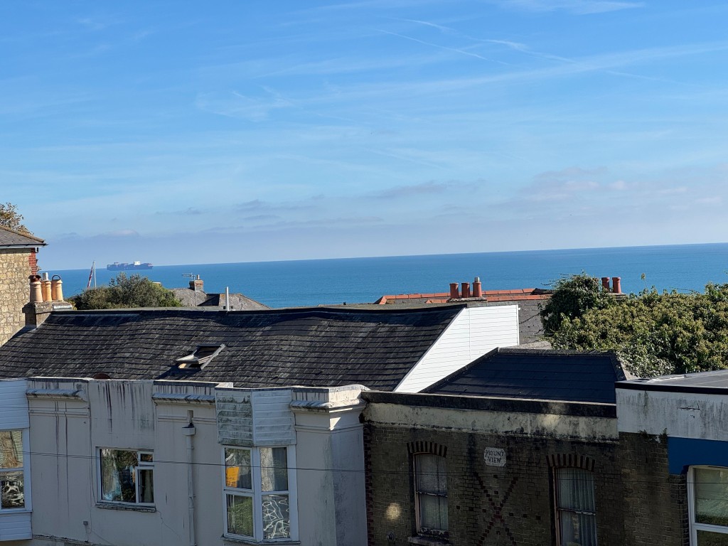 Lot: 139 - ONE-BEDROOM FLAT WITH PARKING FOR INVESTMENT OR OCCUPATION - View from the living room window